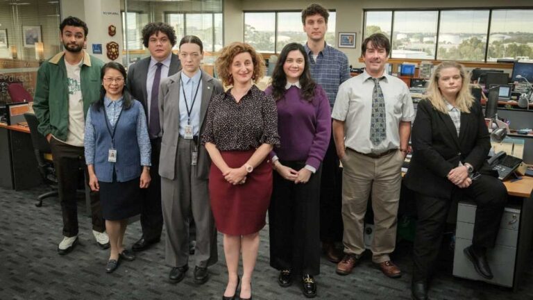 The Office Austrália é a mais nova adaptação da série de comédia de sucesso criada em 2001 no Reino Unido. Leia a crítica sem spoilers