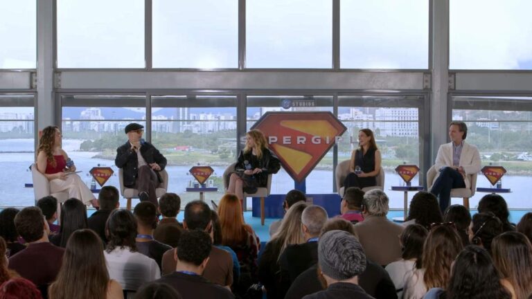 Coletiva Supergirl: Entrevista com Milly Alcock, Ana Nogueira, Craig Gillespie e Peter Safran